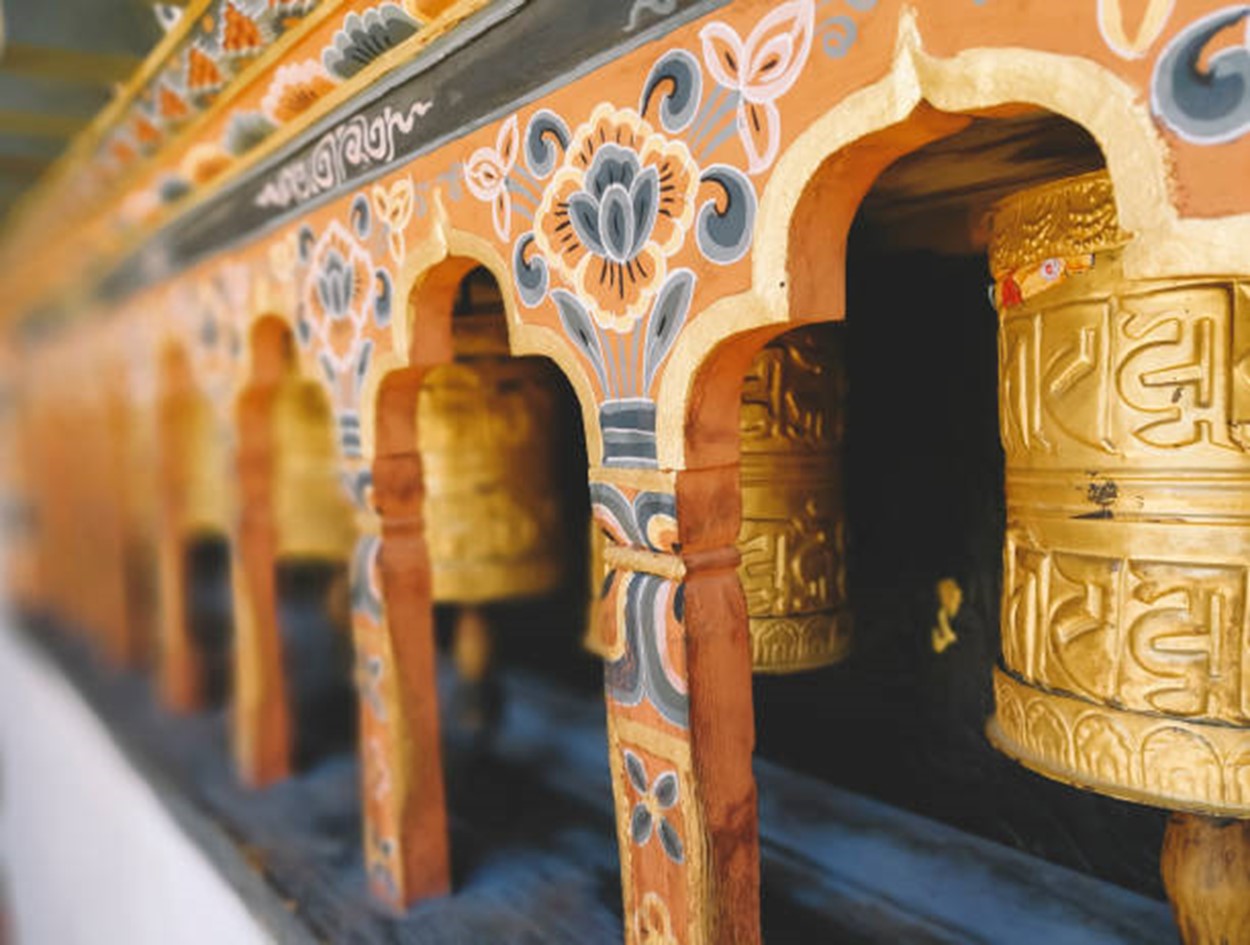 What are the 13 traditional Bhutanese arts and crafts?