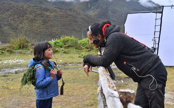 Director Pawo Choyning Dorji and Pem Zam during filming in Lunana. Photo source: Kinley Wangchuk.