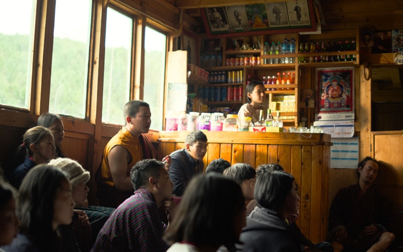 Synopsis of The Monk and the Gun