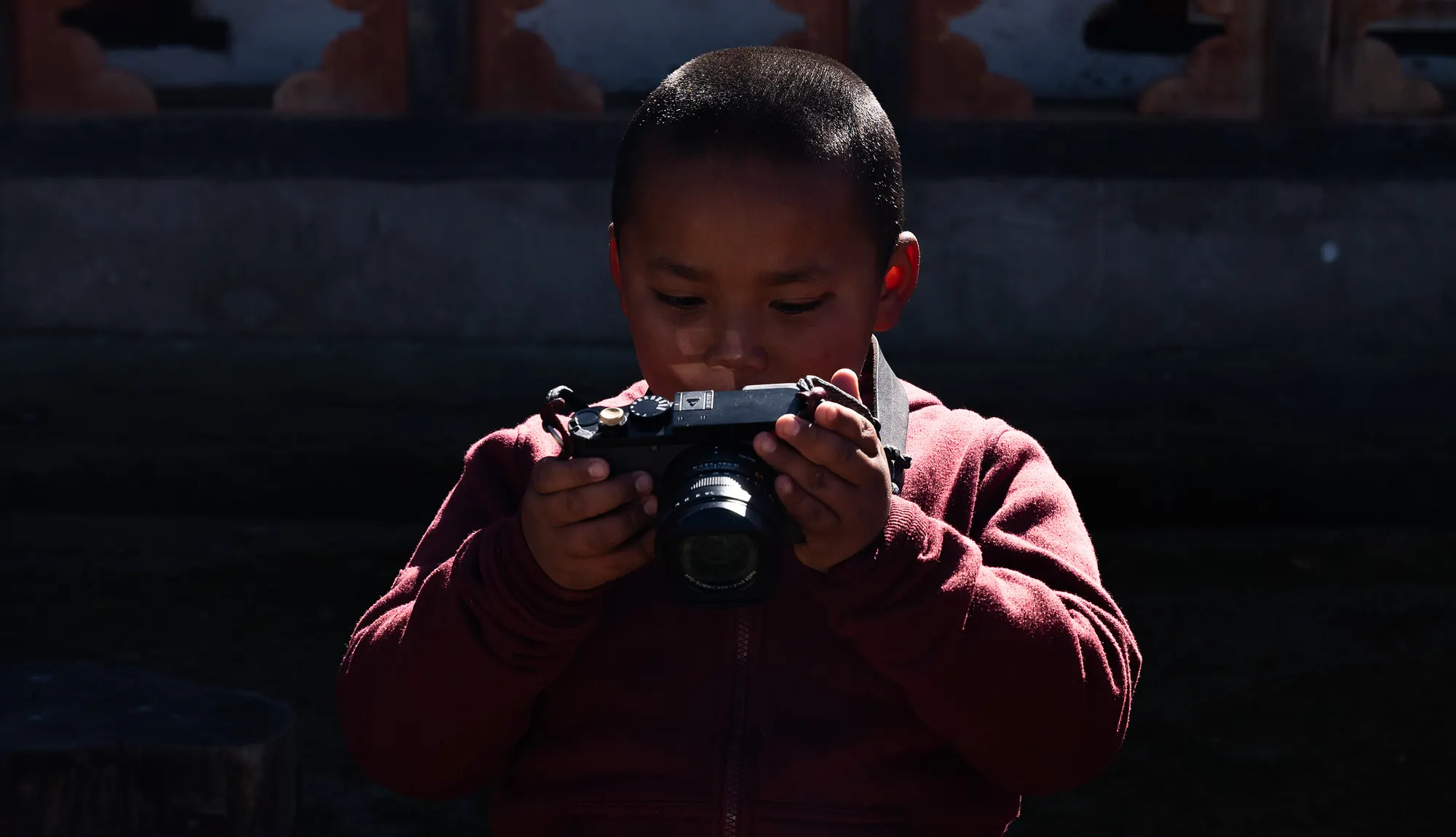 little buddha in khewang lhakhang gangtey with leica