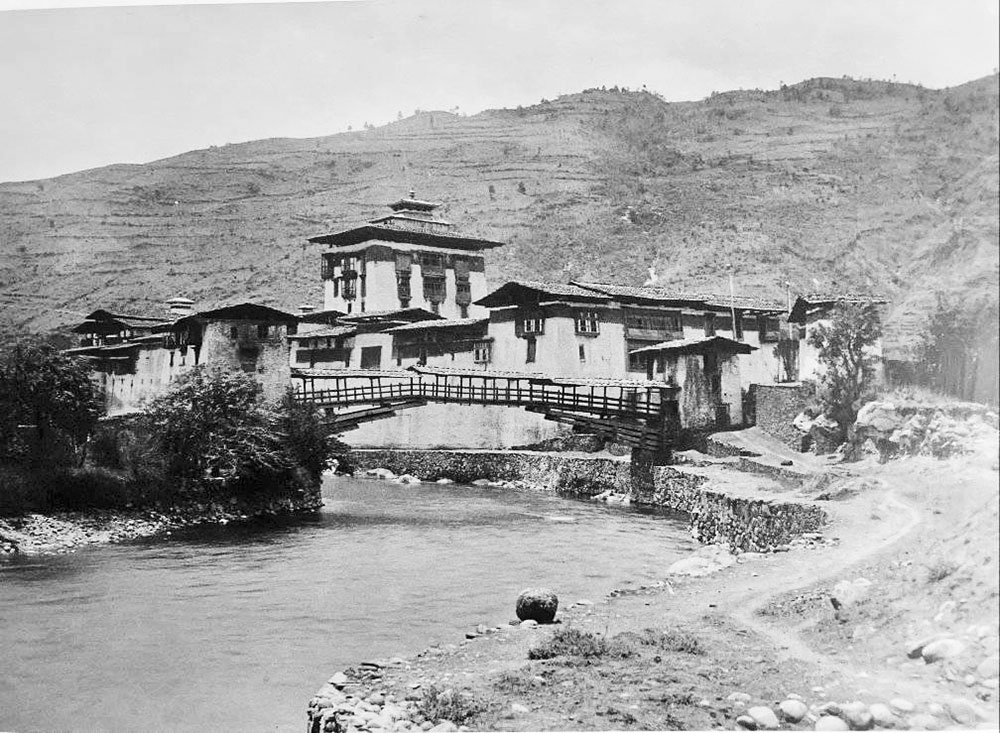 punakha bazam wooden cantilever bridge copy right kuensel