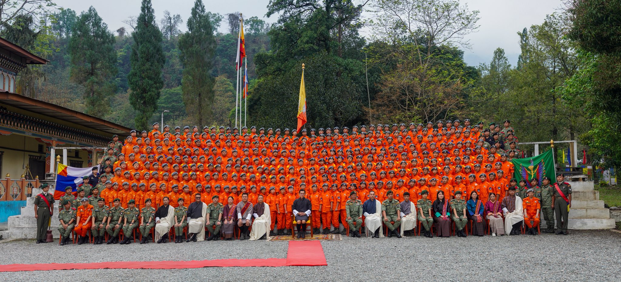 bhutan king jigme khesar visits gmc 108 jangchub chorten construction site10
