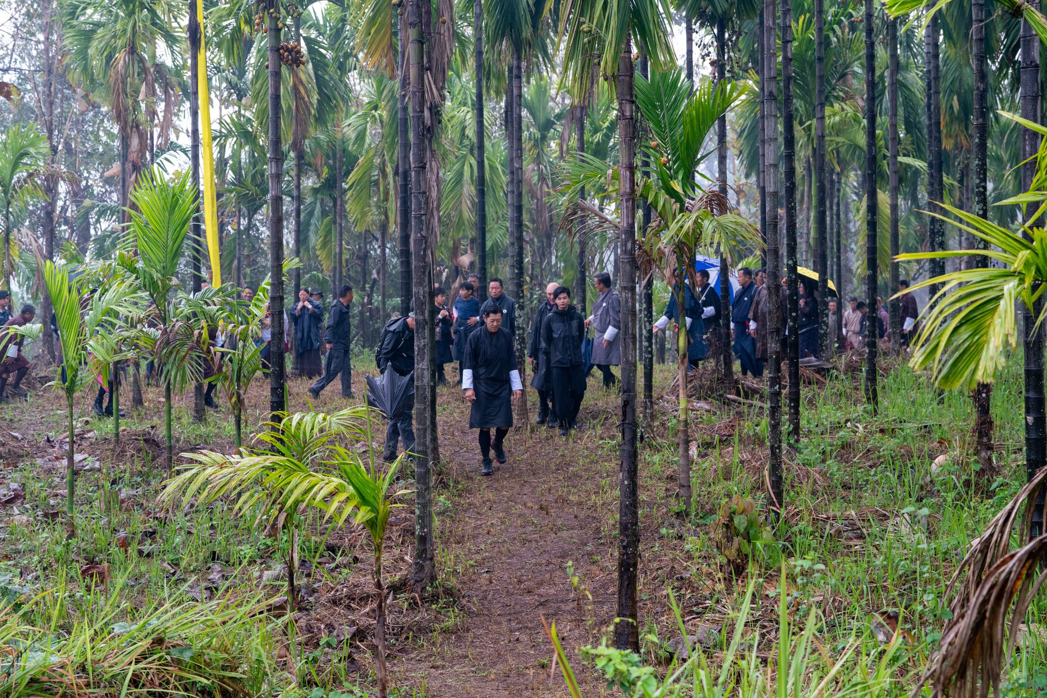 bhutan king jigme khesar visits gmc 108 jangchub chorten construction site07