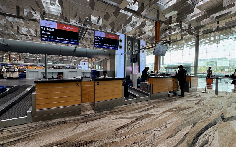 changi airport terminal 3 row 2 drukair check in counter