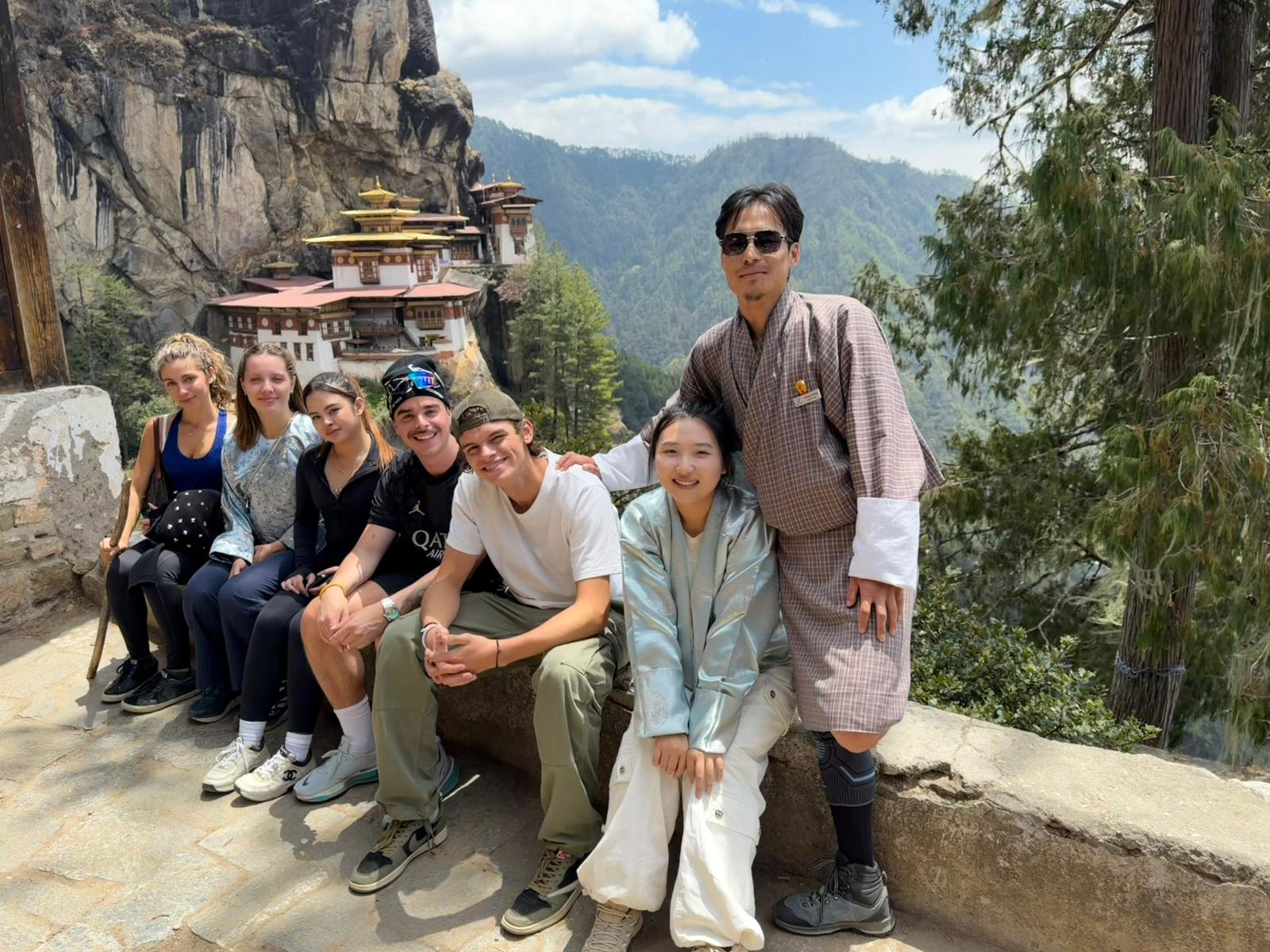 guide wenxin and students at tigers nest