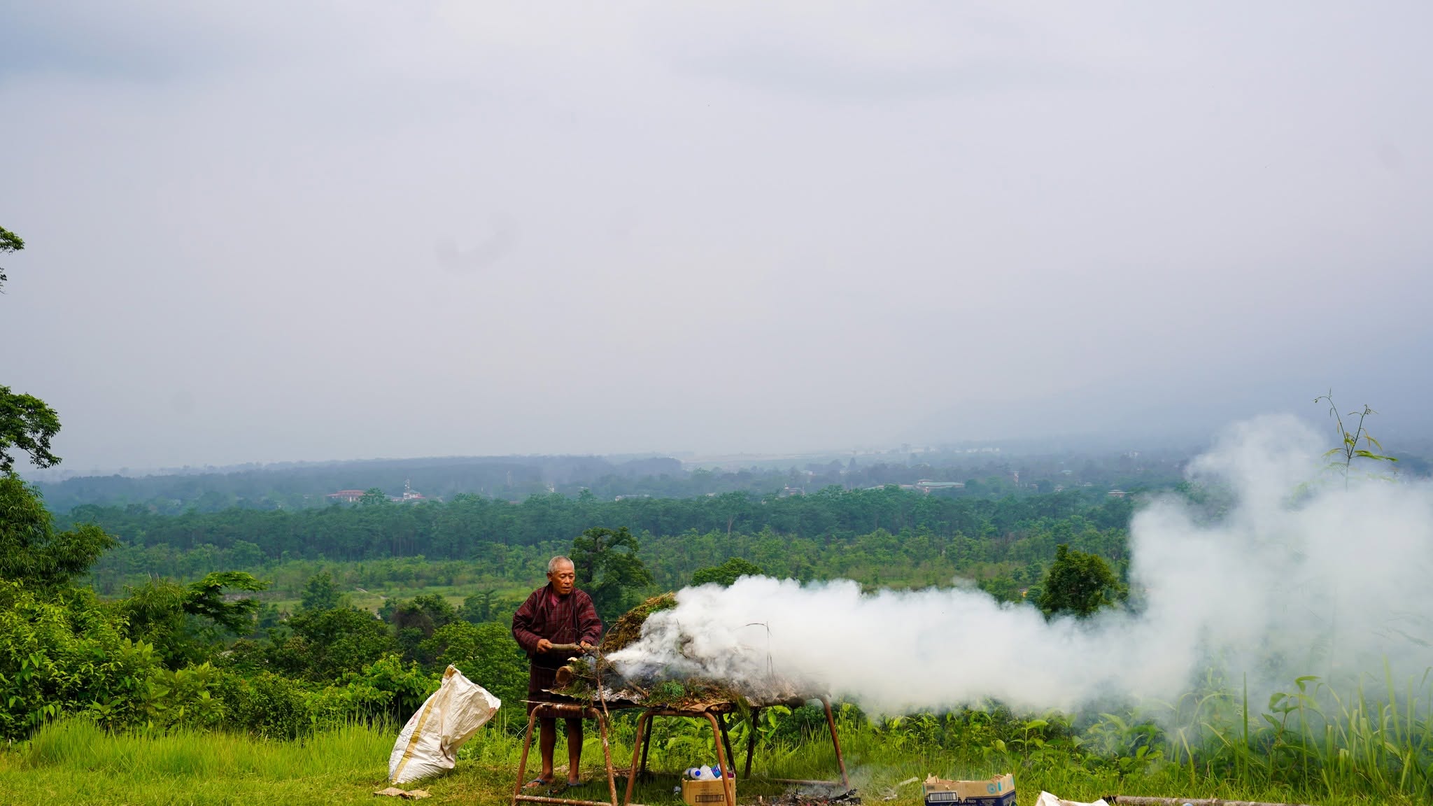 gmc preparing sacred relics for 108 jangchub chorten 3