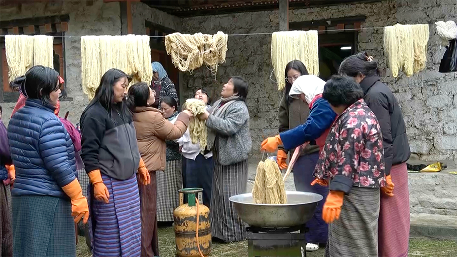Bumthang Women In Chumey Learning About Yathra Wool Dyeing
