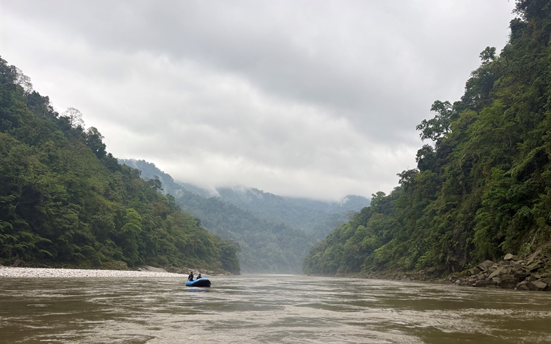rafting in drangmechhu and mangde chhu in bhutan panbang