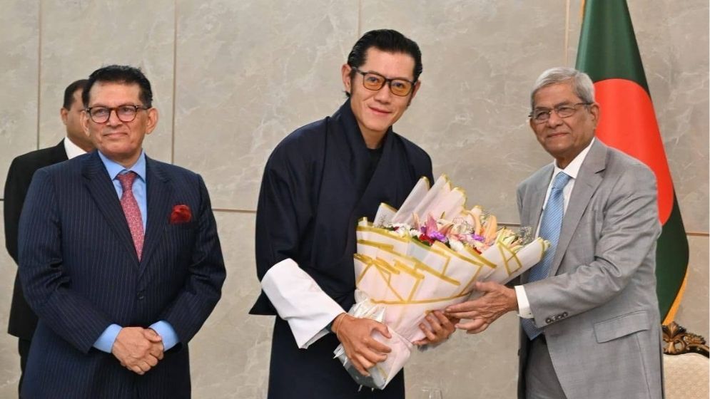 king jigme khesar met bangladesh president during transit