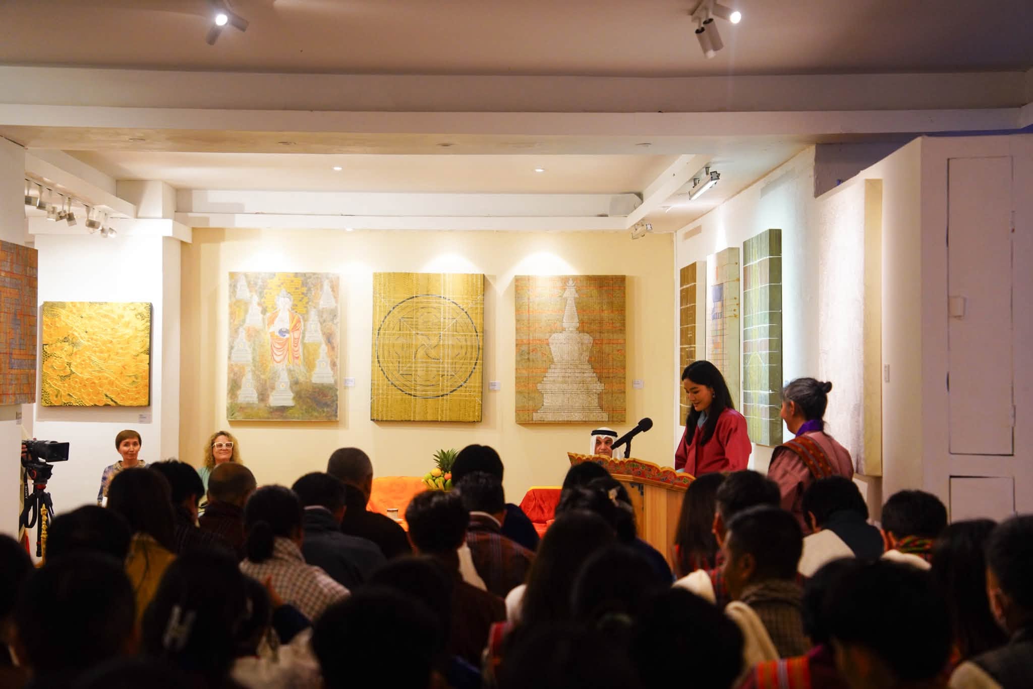queen jetsun giving a speech at vast bhutan for himalayan art prize