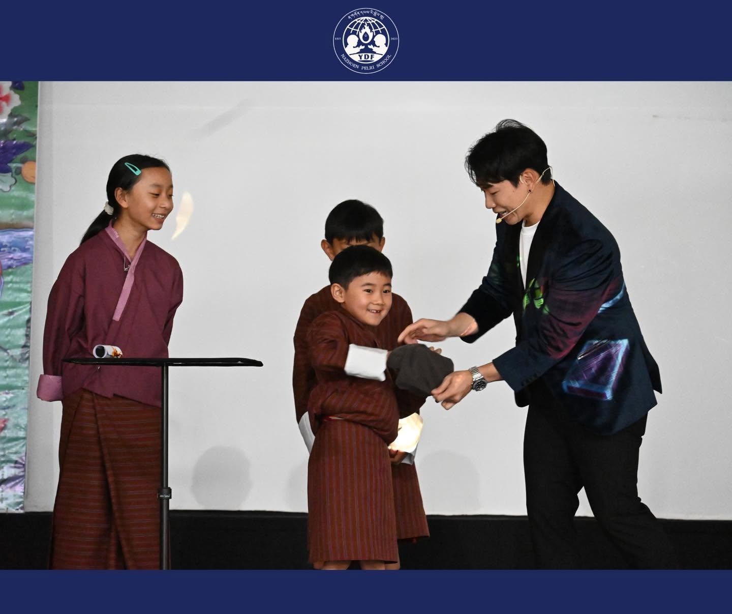 nazhoen pelri school students with patrick kun