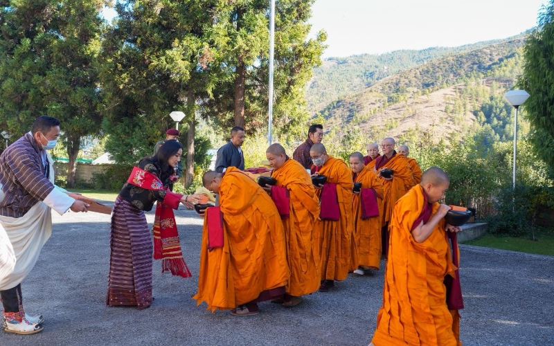Their Majesties Lead Auspicious Alms Offering for Newly Ordained Gelongmas