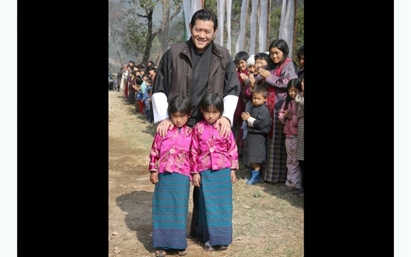 Amazing King Of Bhutan - 5 Surprising Things You Never Thought A King Would Do