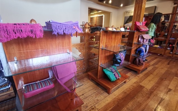 Once the booming Handicraft Shops in Paro Dying- Paro Today